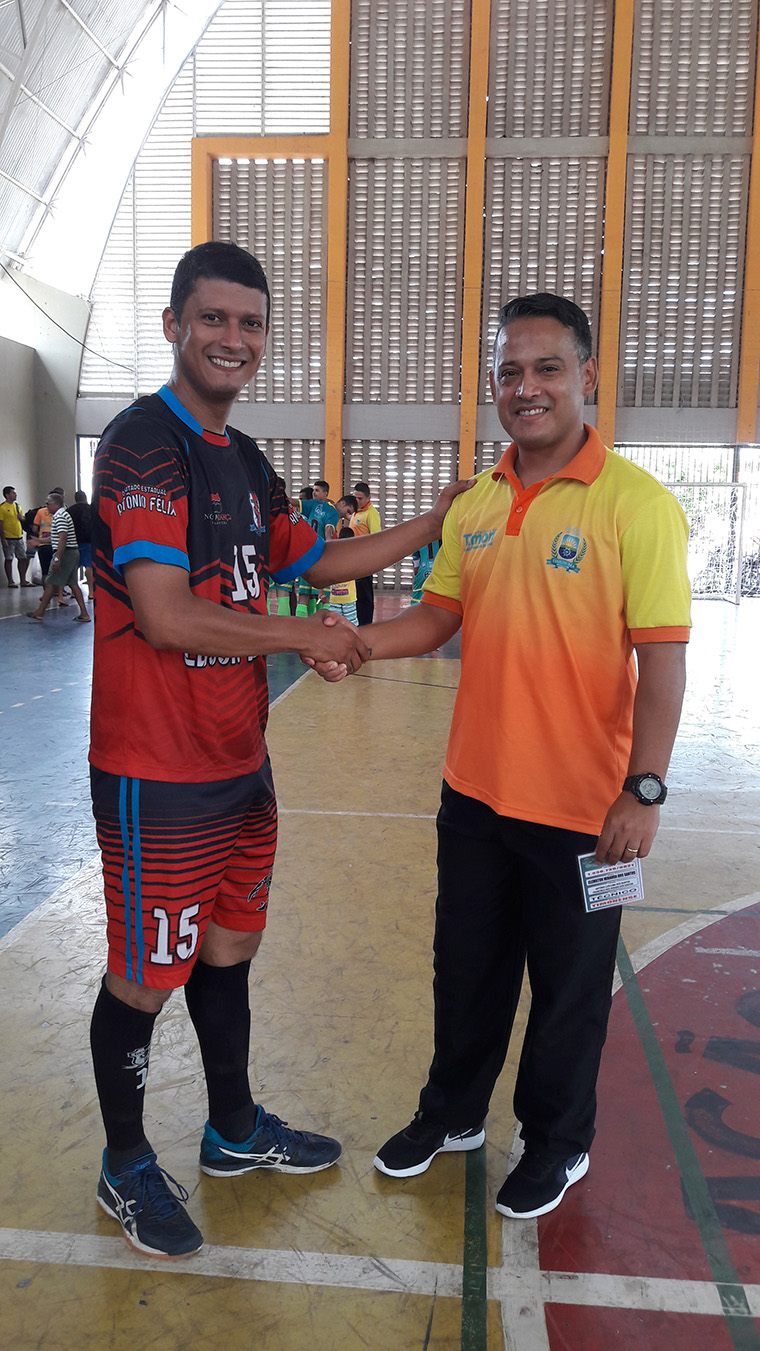 Irmãos Kelson, do Scorpions e Clemilton, da Seleção Timonense se enfrema em quadra