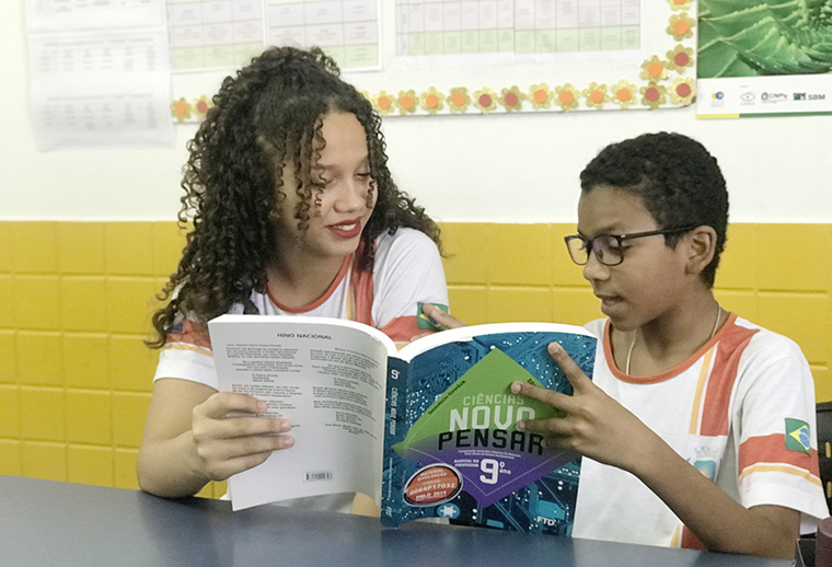 João Guilherme Macedo e Eduarda Prado, da EMEI Nazaré Rodrigues, conquistaram medalhas de ouro