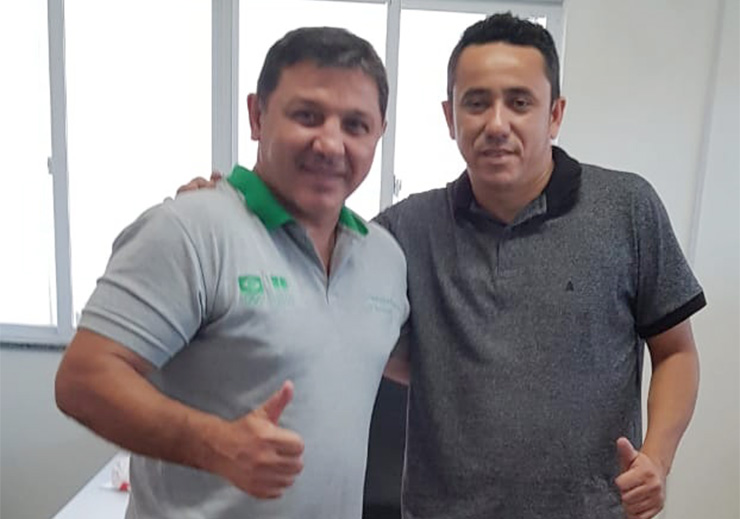 Queiroz Filho, referência no judô nacional, com Lucélio Mendes, secretário da SEMEJ