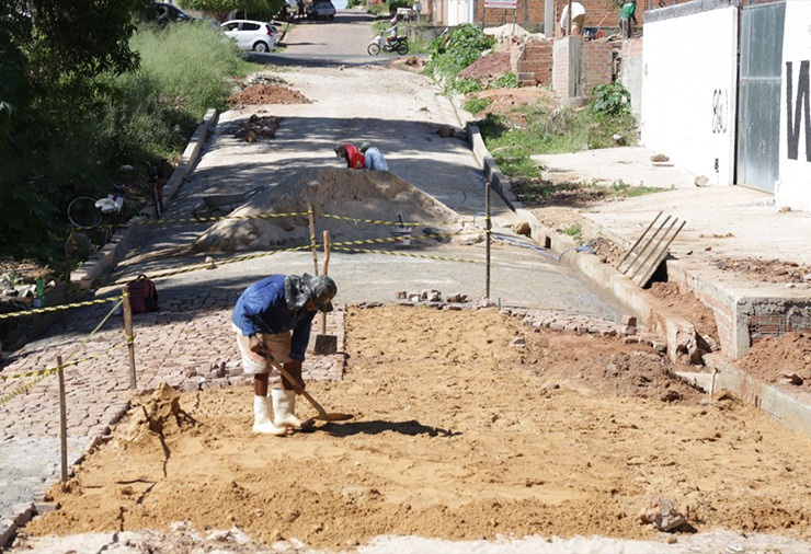 Seinfra prossegue com recuperação da pavimentação em seis bairros da  Capital nesta quarta