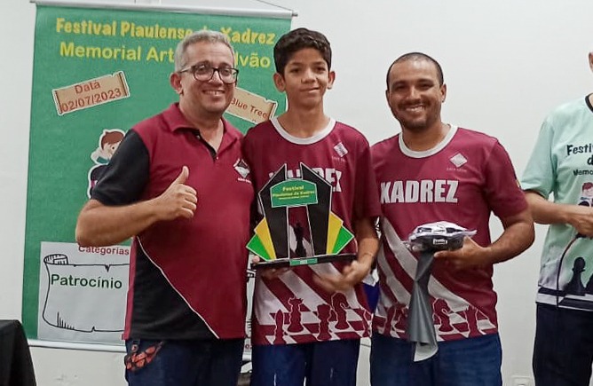 Estudantes da rede pública participam de 'Clube de Xadrez' nas