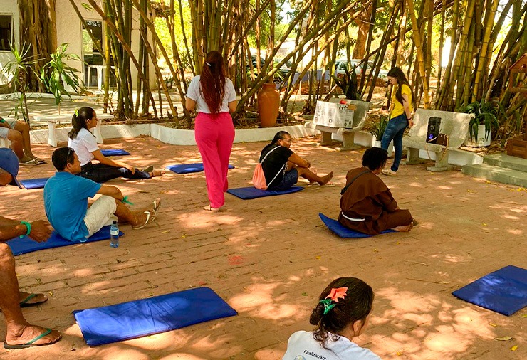 CRAS Cultural promove aula de Yoga para moradores da região de