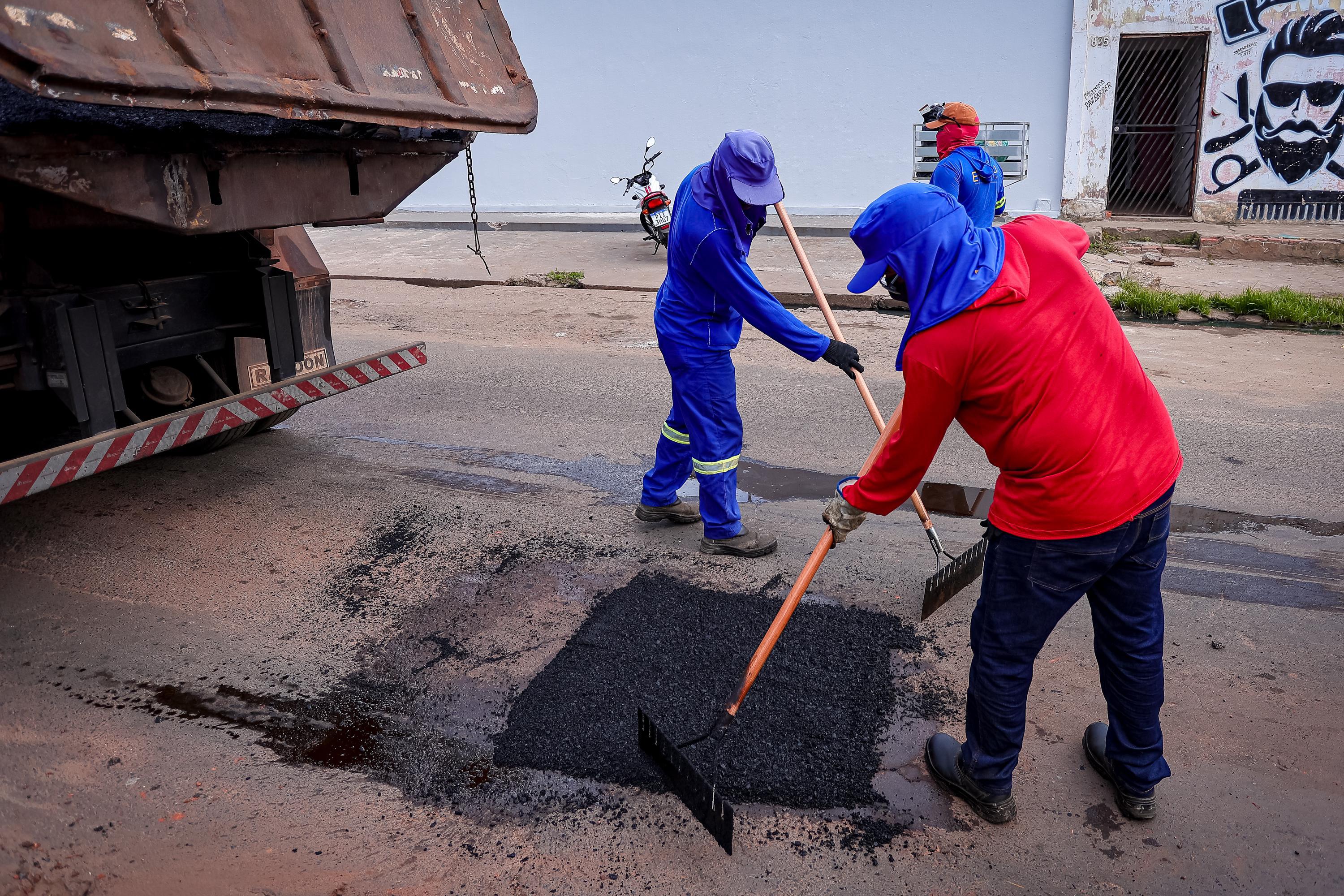 Prefeitura de Timon inicia operação tapa buracos em vias da região do grande Parque Alvorada