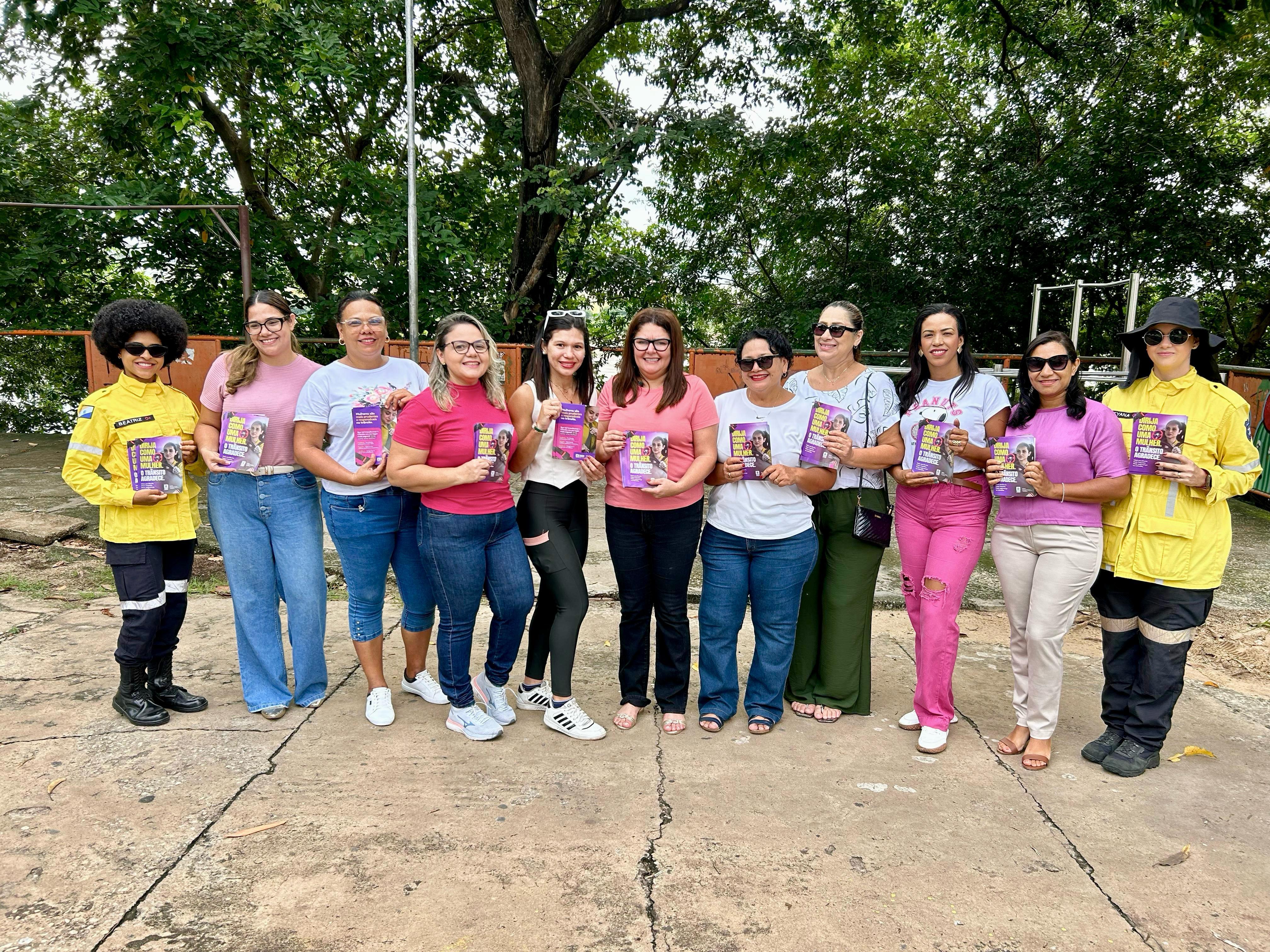 Blitz Educativa no Dia Internacional da Mulher Promove Conscientização sobre Trânsito Seguro