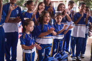 Prefeitura de Timon realiza entrega de kits de fardamento em dez escolas da rede municipal
