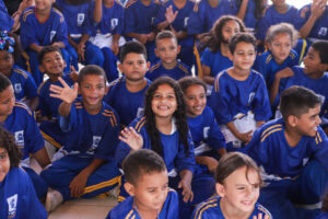 Prefeitura de Timon entrega fardamento em 50 escolas da rede municipal