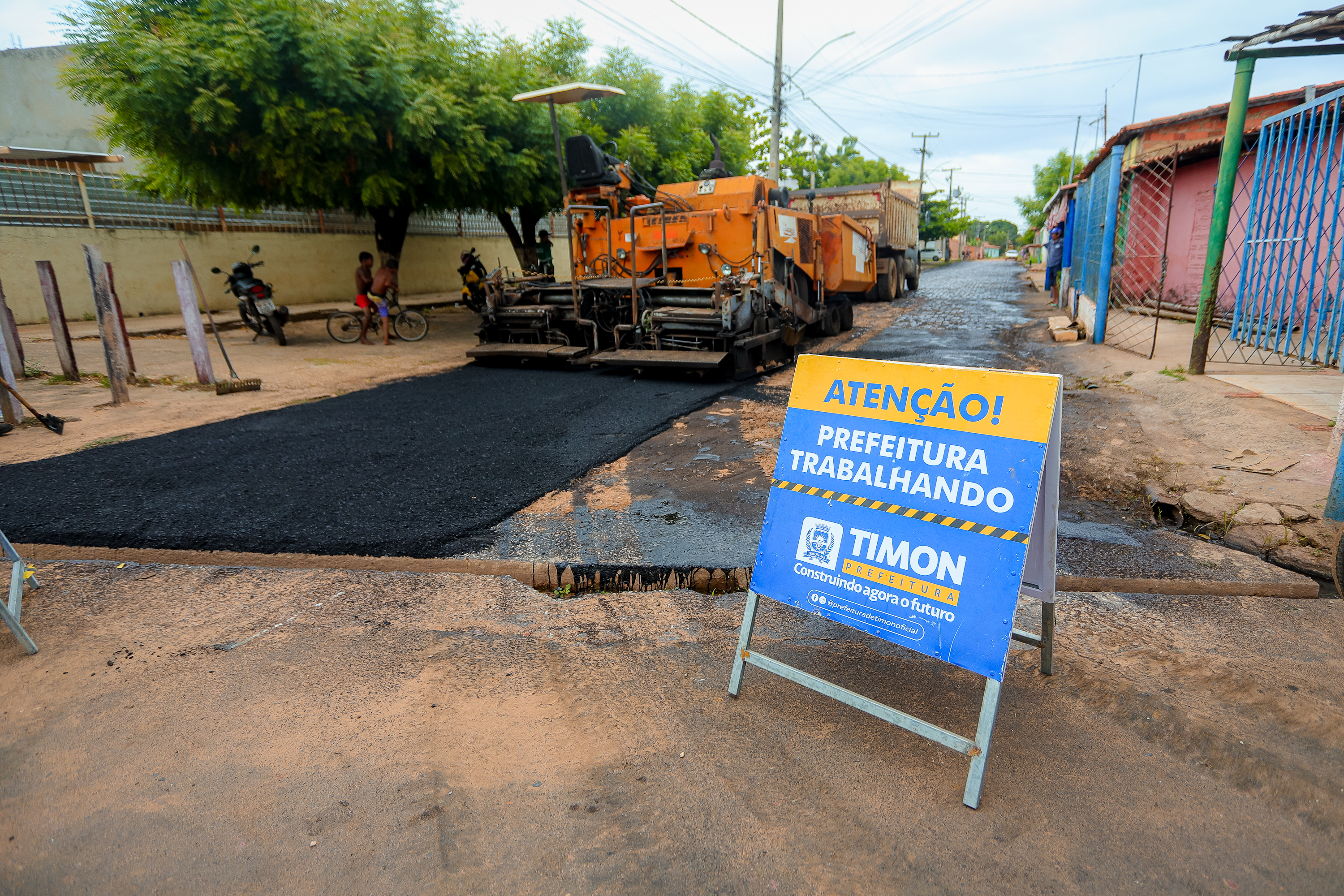 Prefeitura de Timon realiza pavimentação asfáltica no bairro Cidade Nova II