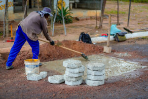 Prefeitura de Timon realiza operação tapa-buraco e mutirão de limpeza no Residencial Novo Tempo
