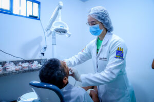 Com sorriso renovado, timonenses recebem próteses dentárias no CEO