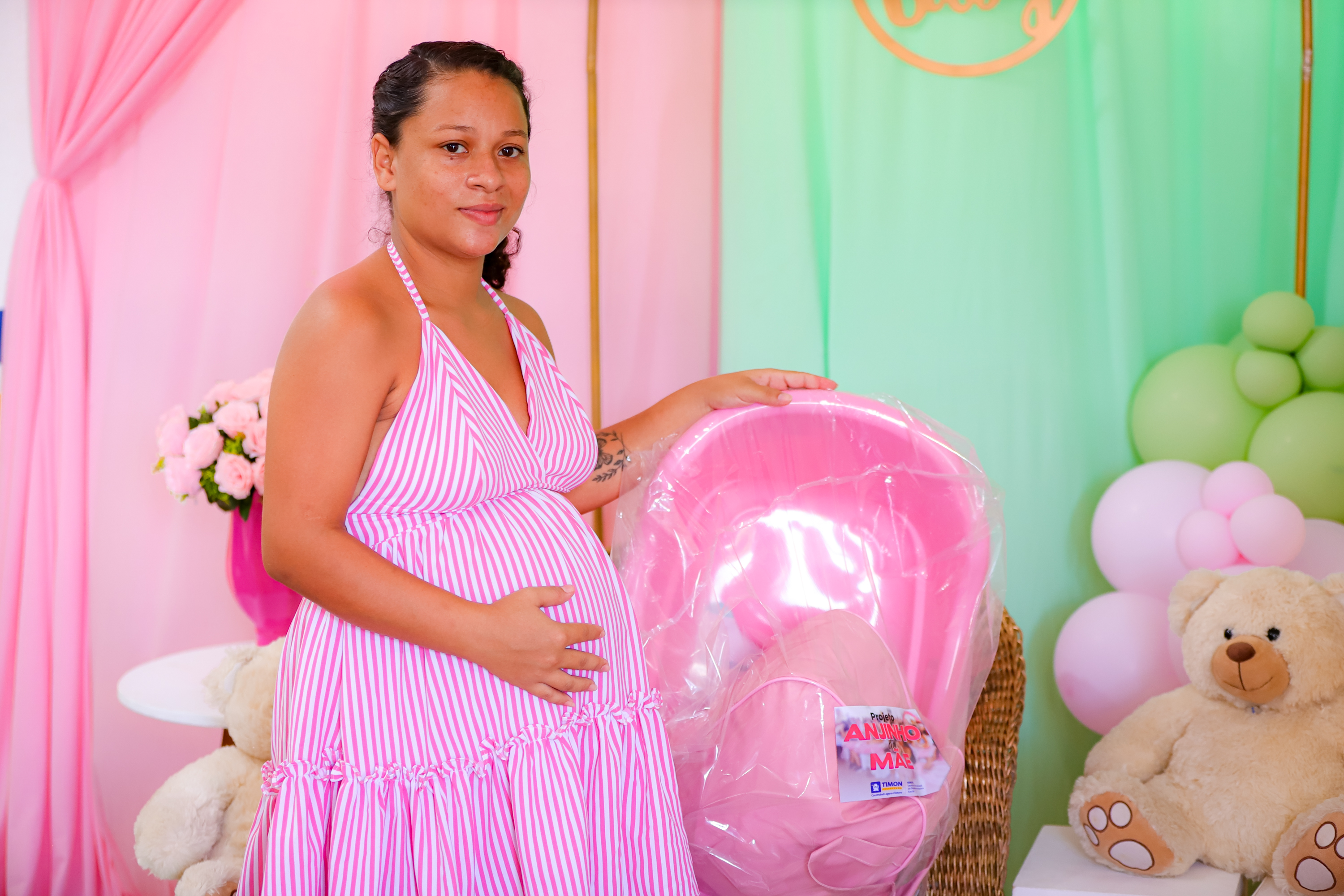 Prefeitura de Timon entrega kits de enxoval do Projeto Anjinho de Mãe para gestantes no CRAS Joaquim Pedreira