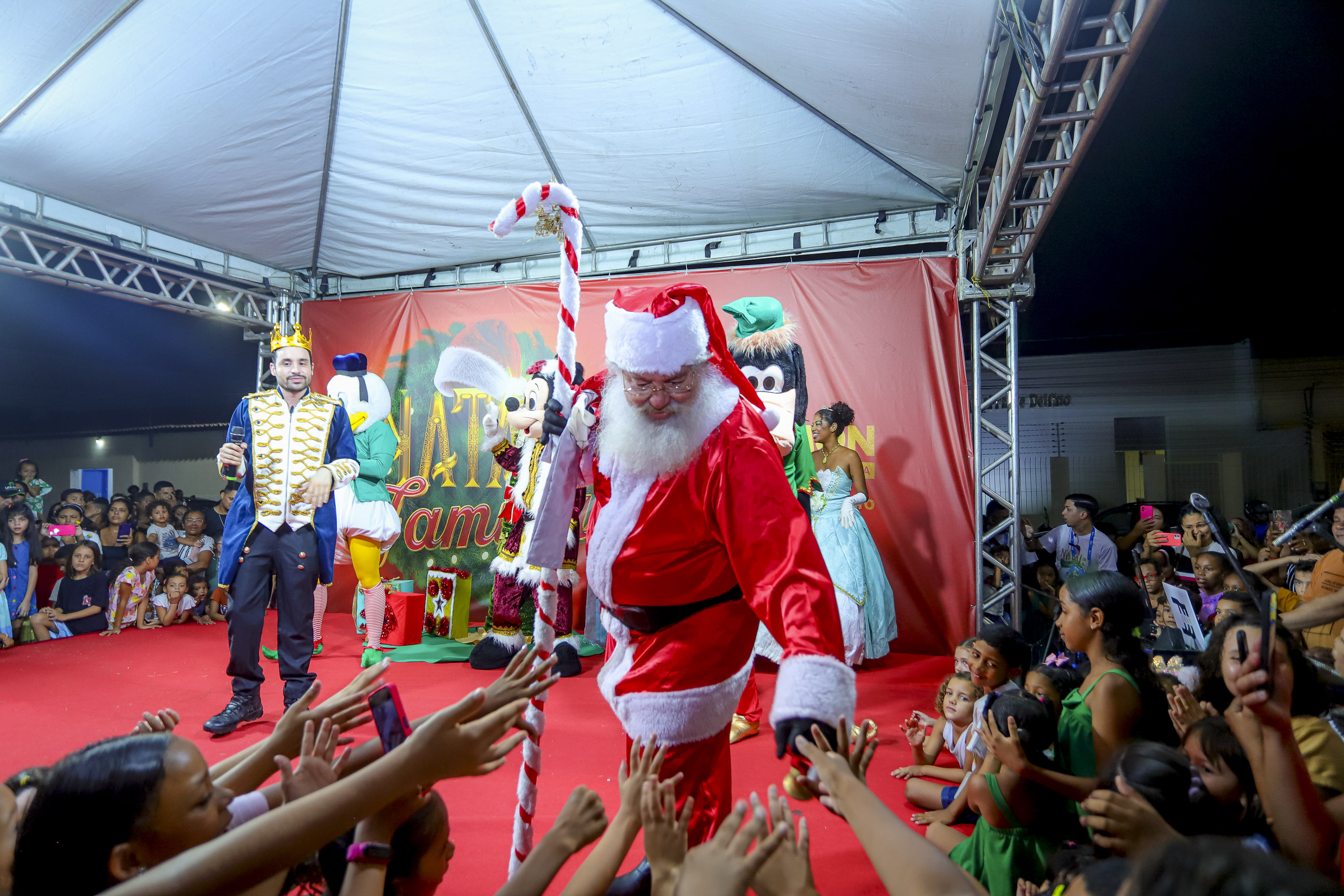 Prefeitura de Timon realiza “Natal da Família” e entrega decoração natalina na Praça São José