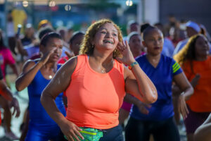 Domingo na Avenida tem edição especial com Aulão Conexão de Cores e acolhimento às mães atípicas